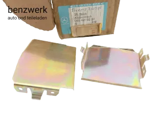 Mercedes W108 W111 W113 W115 2X Abdeckblech Bremssattel vorne NEU NOS 0004210220 - Bild 1