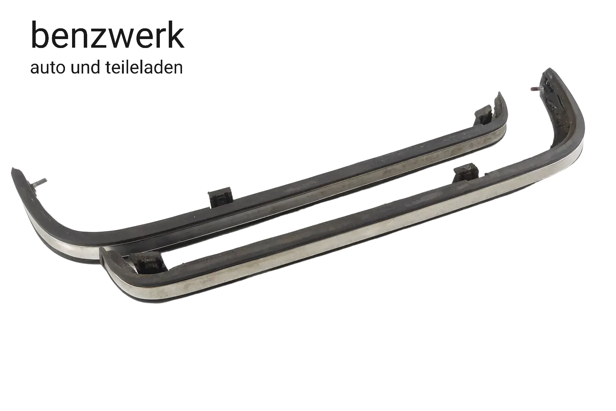 Mercedes W123 2x Chromleiste unter Rückleuchte ORIGINAL 1236900962 1236901062✔️ - Bild 1