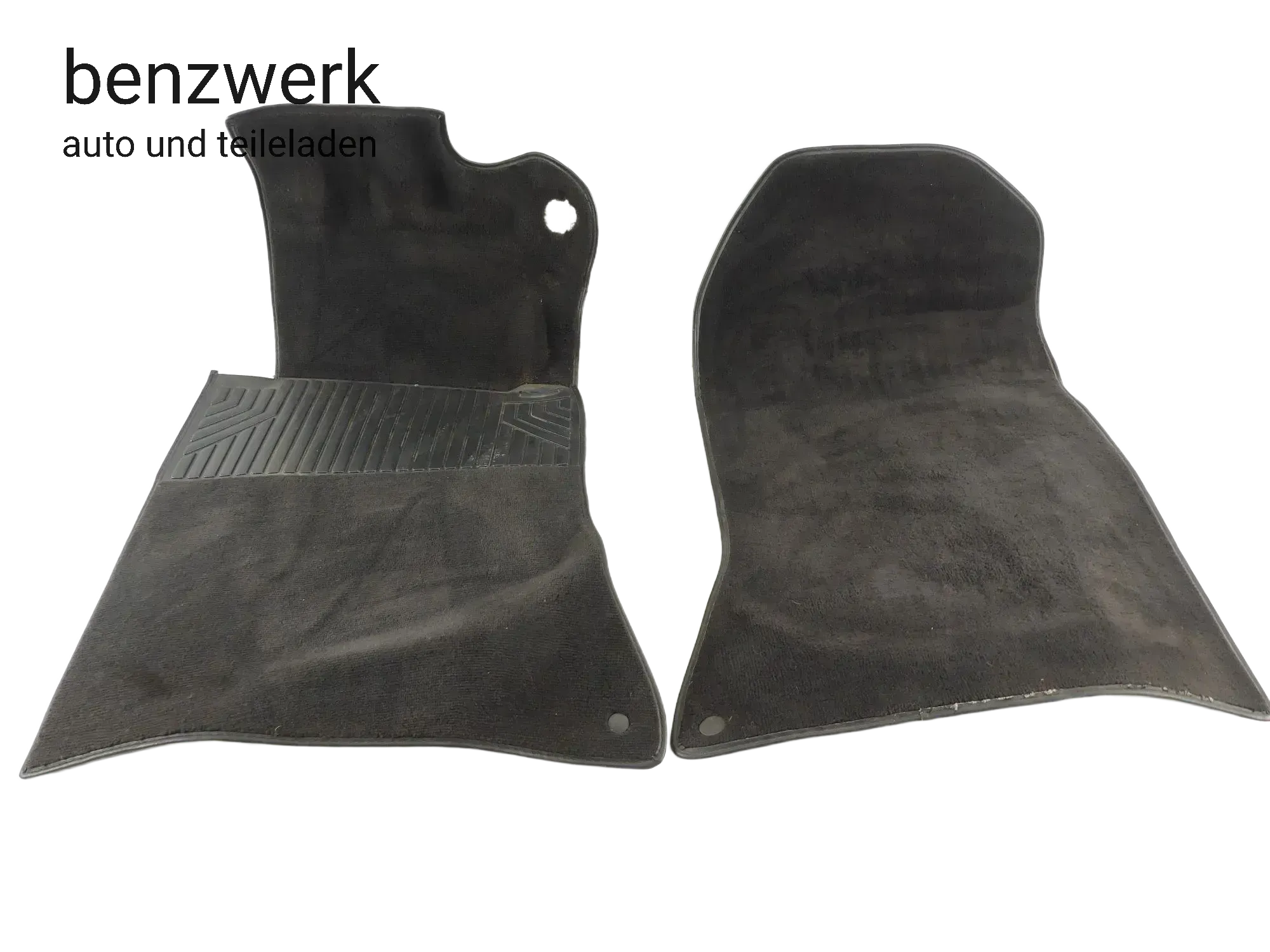 Mercedes W124 Teppich Velour schwarz vorne links rechts 1246804940 1246805040 ✔️ - Bild 1