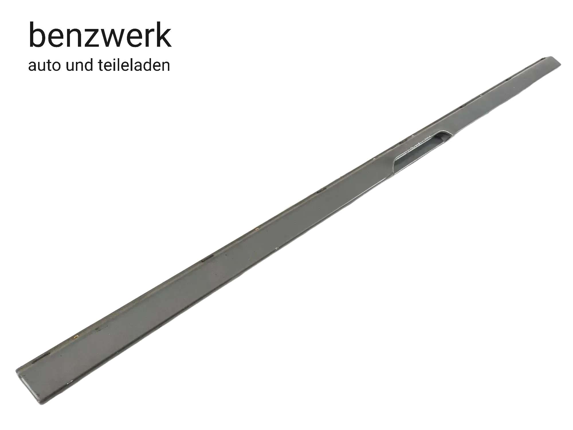 Mercedes W124 Kombi S124 Griffleiste Heckklappe unten 1247400293 - Bild 1