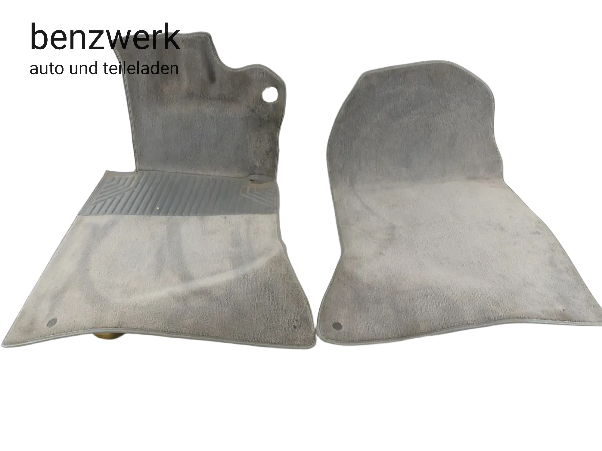 Mercedes W124 Teppich Velour grau vorne links rechts 1246801740 1246801840 ✔️ - Bild 1