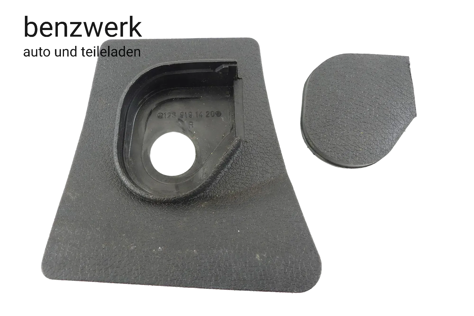 Mercedes W123 1. Serie  Abdeckung Gurtschiene rechts 1239191420 1239191620 - Bild 1