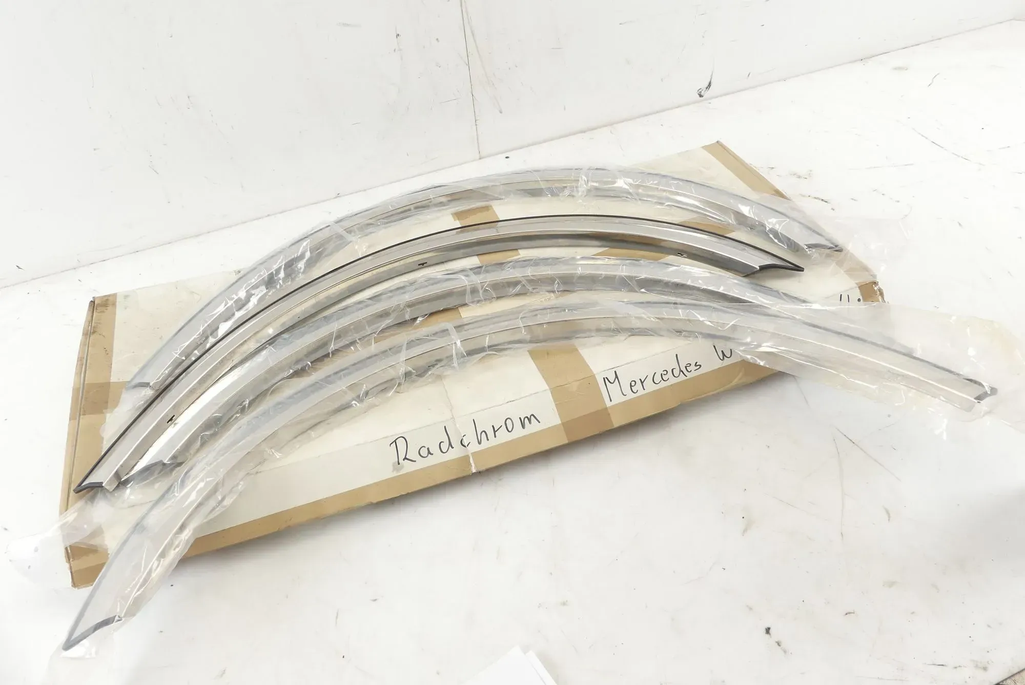 Mercedes W210 Fender Trim Radlaufchrom NEU NOS WE0115✔️ - Bild 1