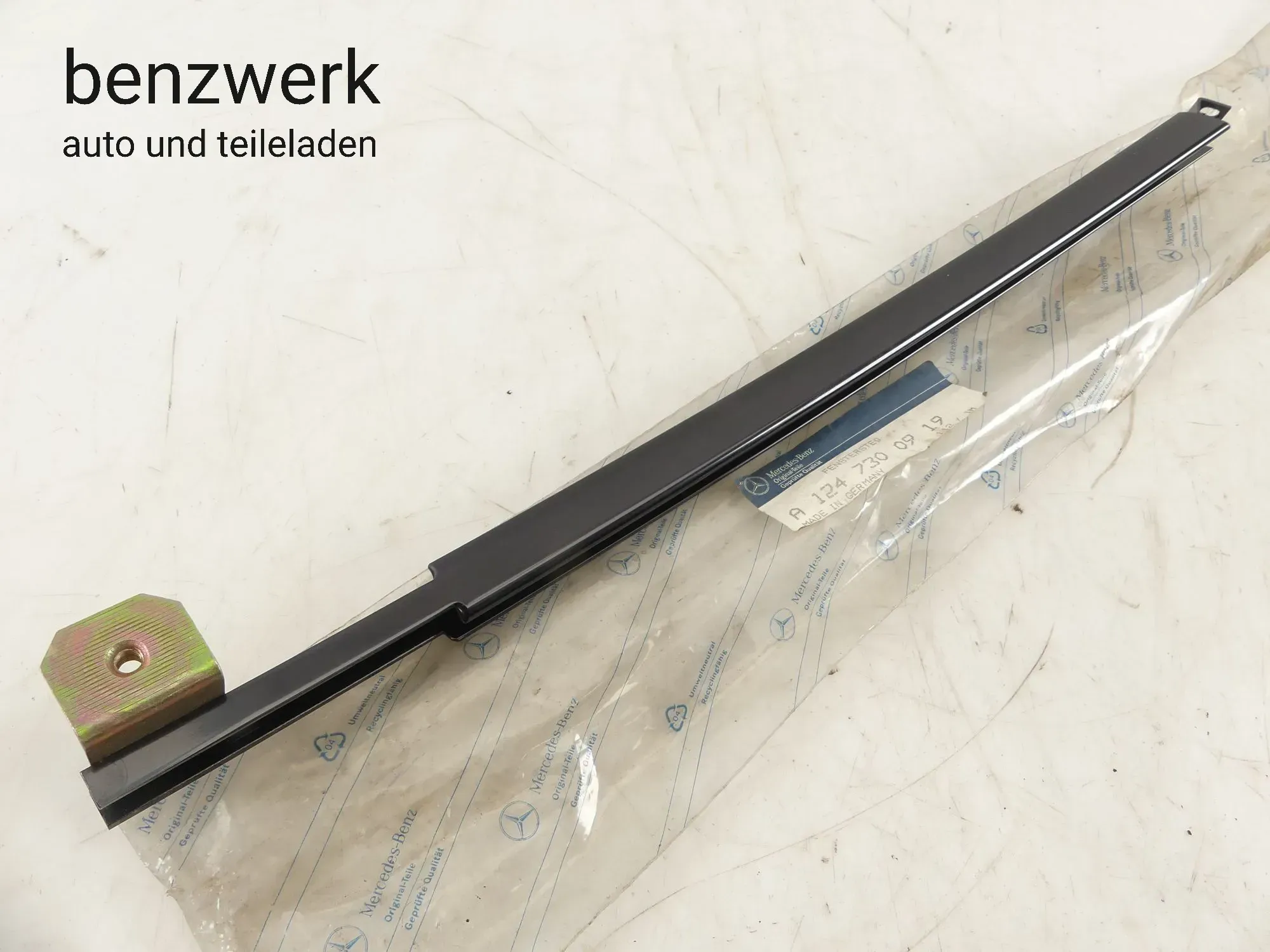 Mercedes W124 Fenstersteg Tür hinten links NEU NOS 1247300919 - Bild 1