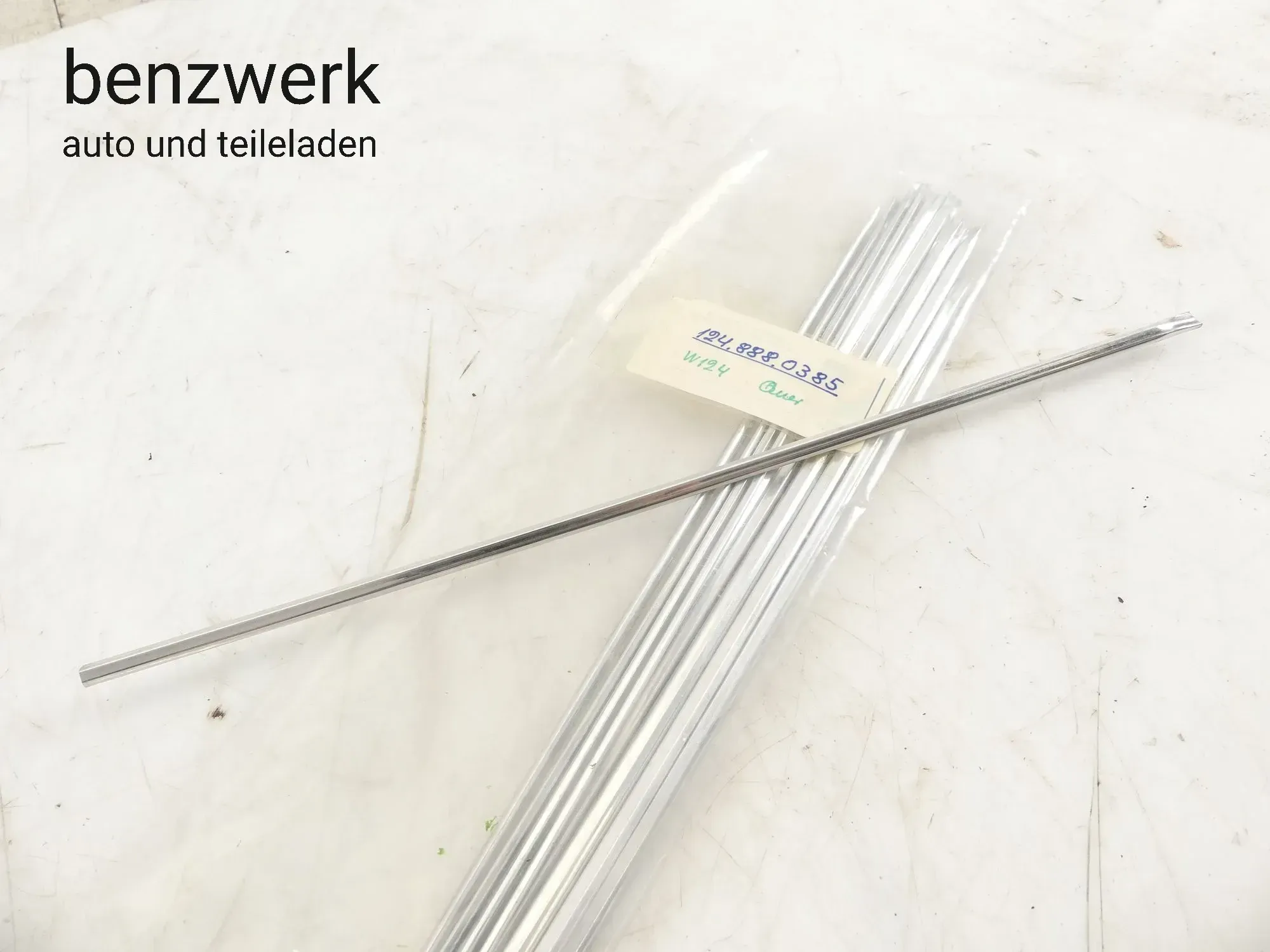 Mercedes W124 bis 08/93 Zierstab Kühlergrill waagerecht NEU NOS 1248880385 ✔️ - Bild 1