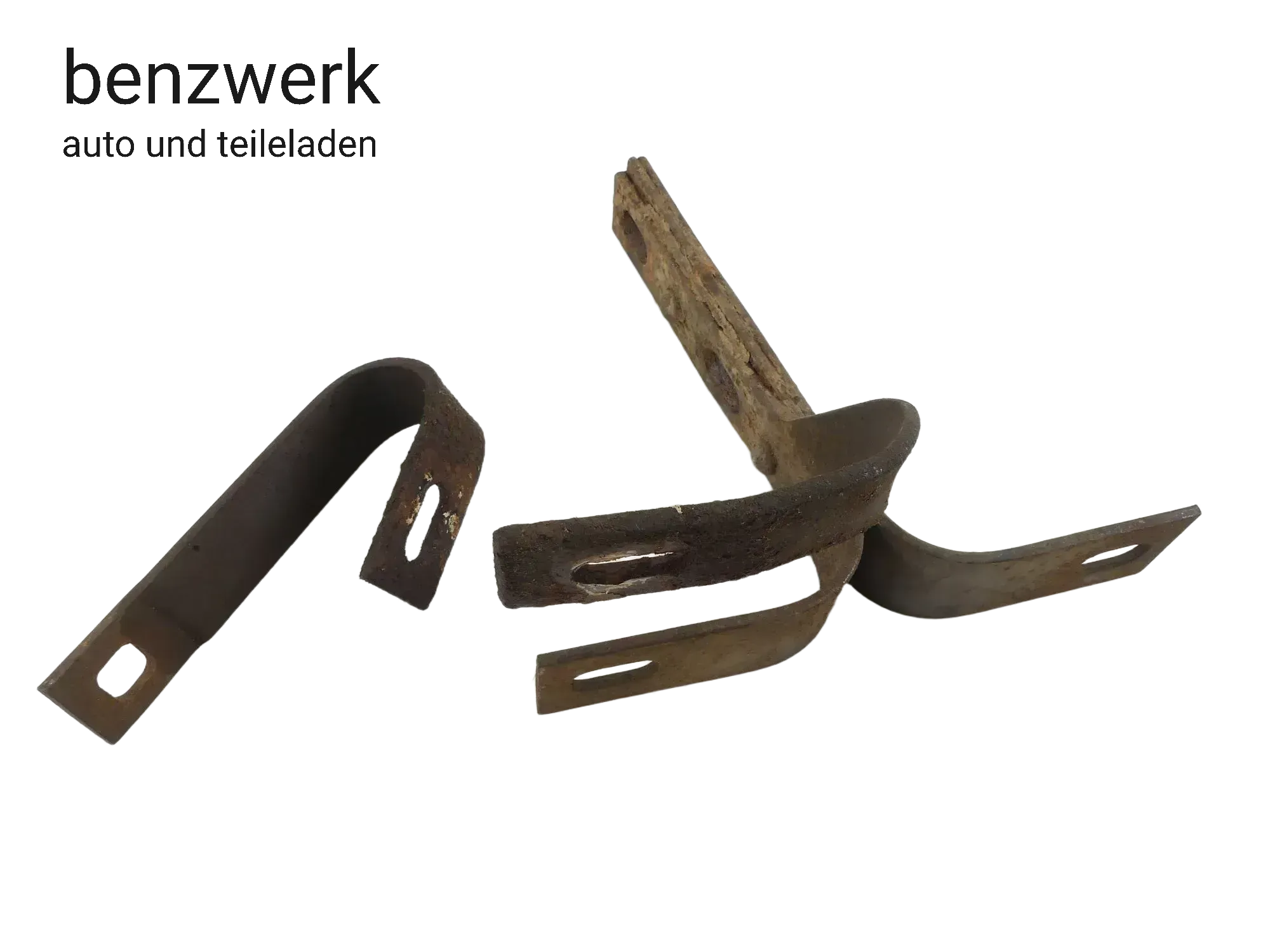 Mercedes W114 /8 Halter Ecke Stoßstange vorne links unten 1148800714 1148800114 - Bild 1